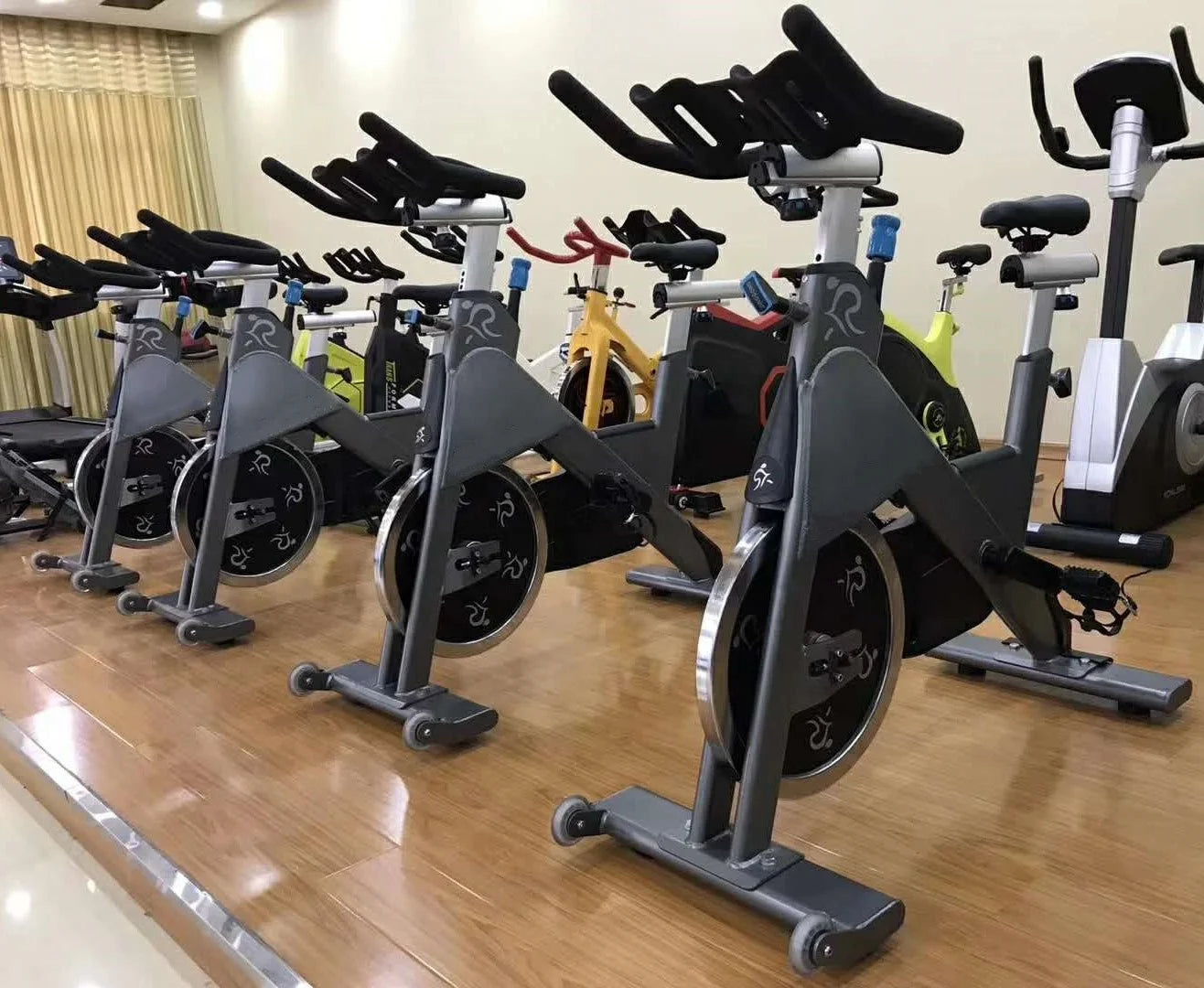 Gym Fitness Equipment/Machine Magnetic Spinning Exercise Bikes/Sports/Stationary /Home Fitness Spin Bike - GilloServ